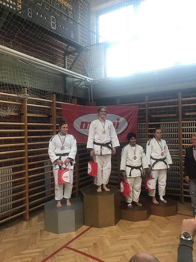 faragopetra-balra.jpg faragopetra-balra.jpg