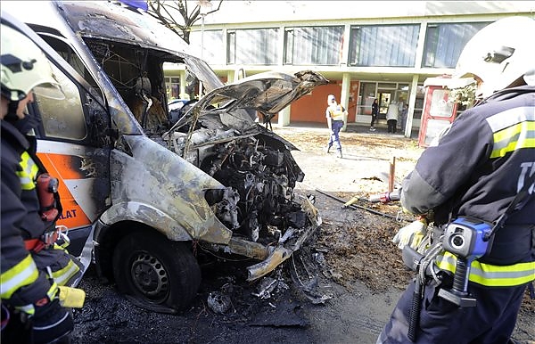 kiegett_mentoauto2.jpg kiegett_mentoauto2.jpg