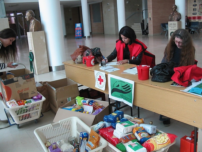 voroskereszt_tartos_elelmiszer_gyujtes_egyetem.jpg voroskereszt_tartos_elelmiszer_gyujtes_egyetem.jpg