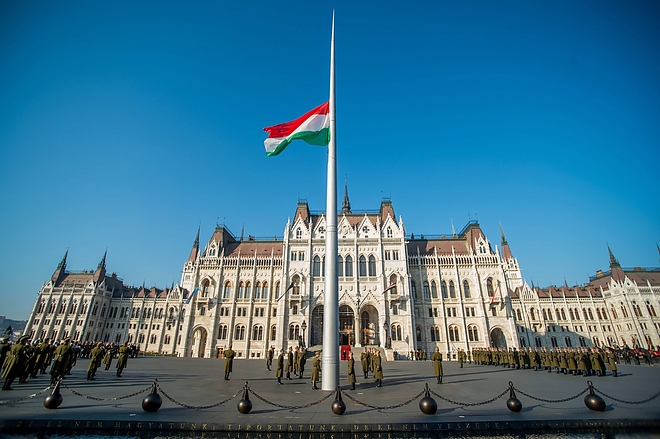 nemzeti-gyasznap-felarboc.jpg nemzeti-gyasznap-felarboc.jpg