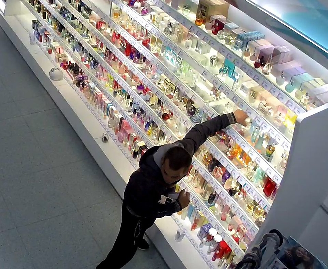 parfumtolvaj3_segitsegkeres_keresik.jpg parfumtolvaj3_segitsegkeres_keresik.jpg