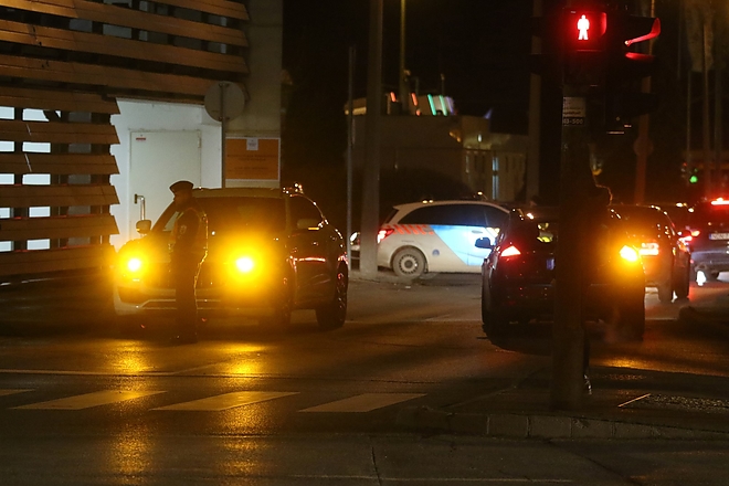 plaza_rendorok_190102_ja_4.jpg plaza_rendorok_190102_ja_4.jpg