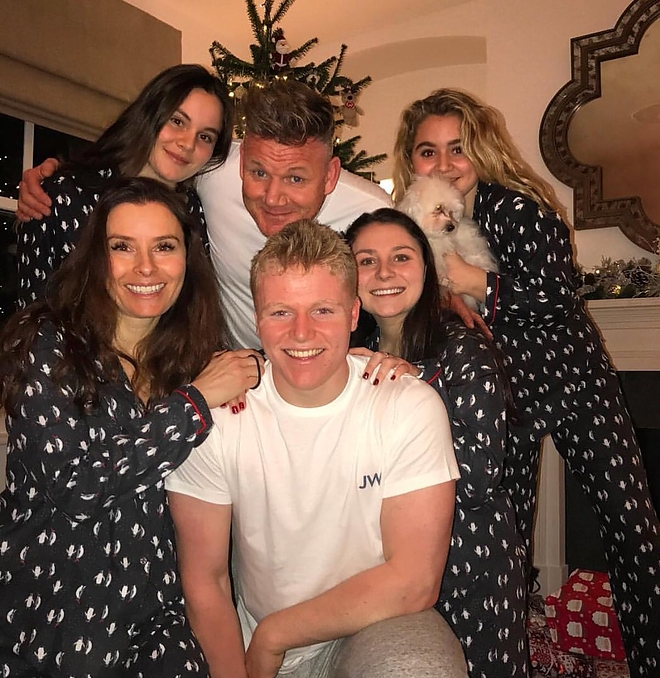ramsay_family_xmas.jpg ramsay_family_xmas.jpg