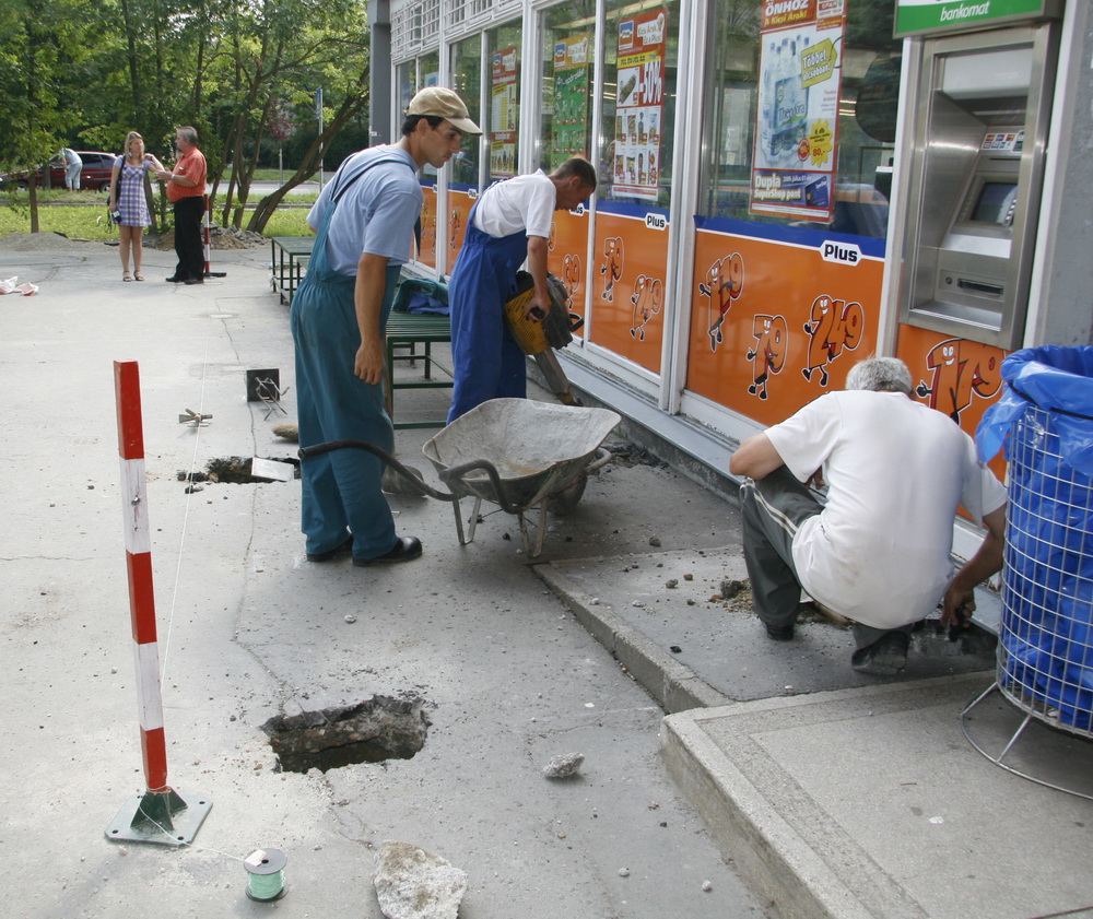 elarusitohelyavas.jpg