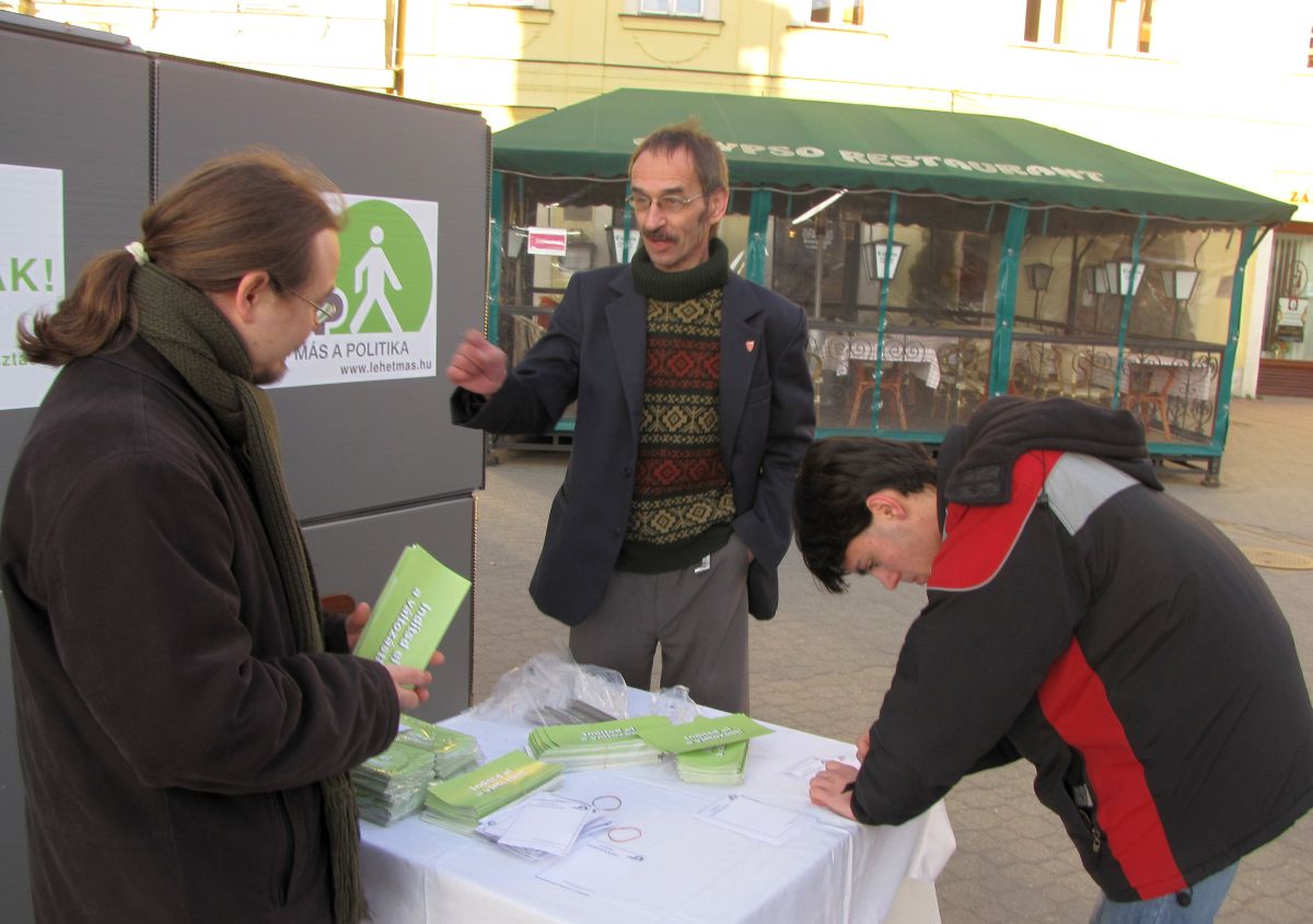 lehet-mas-a-politika.jpg