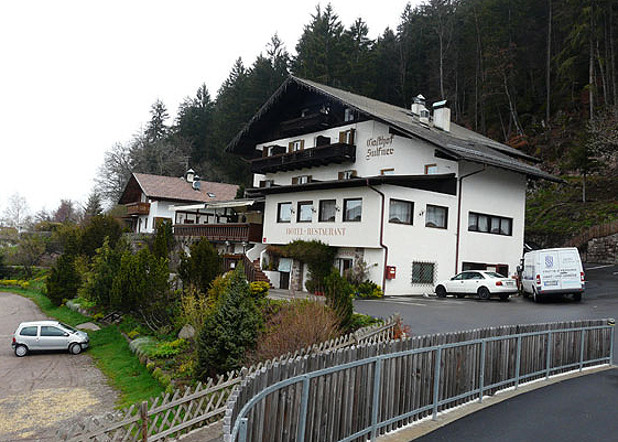 szabo-lorinc-szallo_copy.jpg