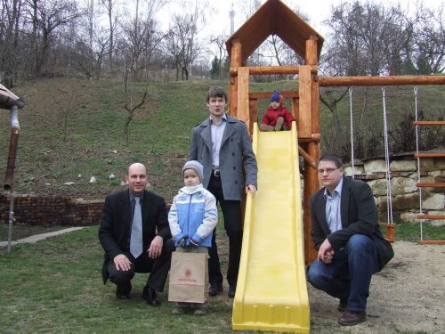 2010_0323jatszoter_atadas0005.jpg