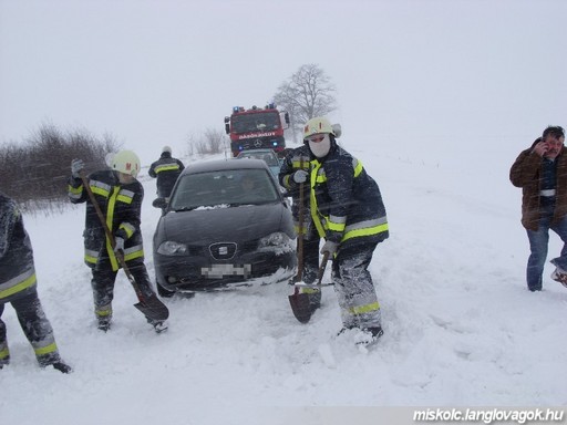 elakadtautok_tuzoltok3.jpg