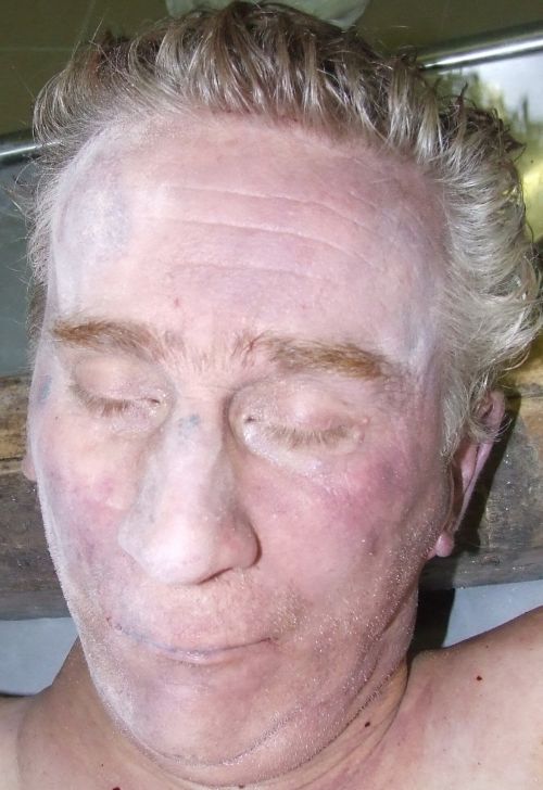 elhalalozott.jpg