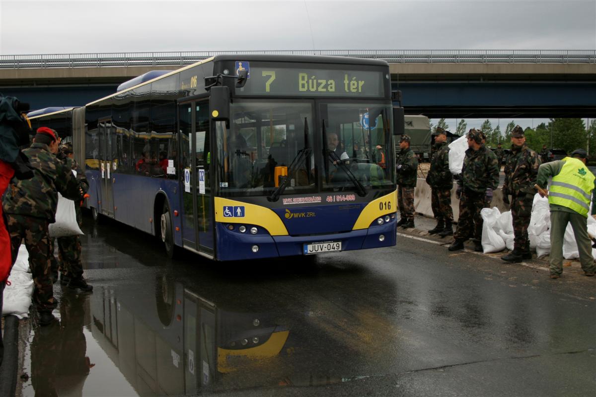 hetesbuszkatona.jpg