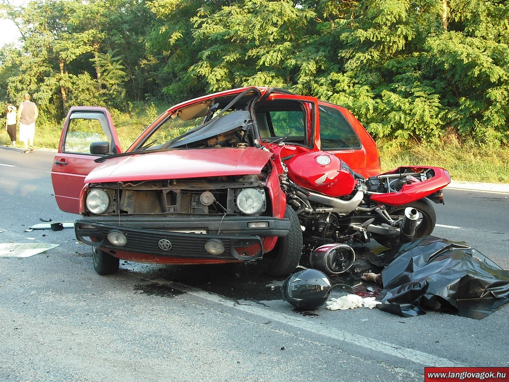 motorfurodottkocsiba.jpg