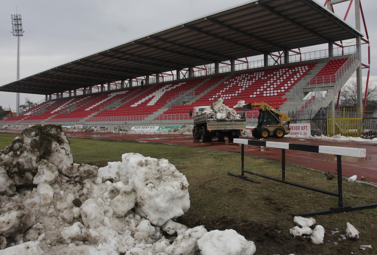 stadionelokeszuletek2.jpg