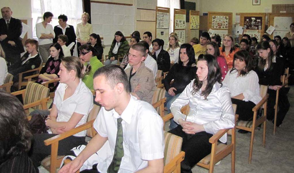 szakemberek_koz.jpg