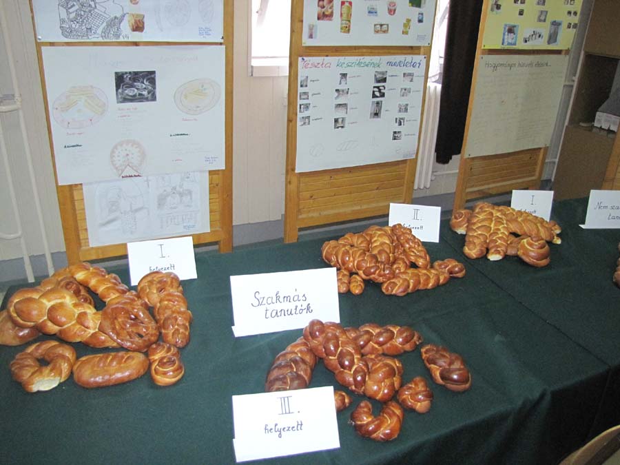 szakemberek_peksutemeny.jpg