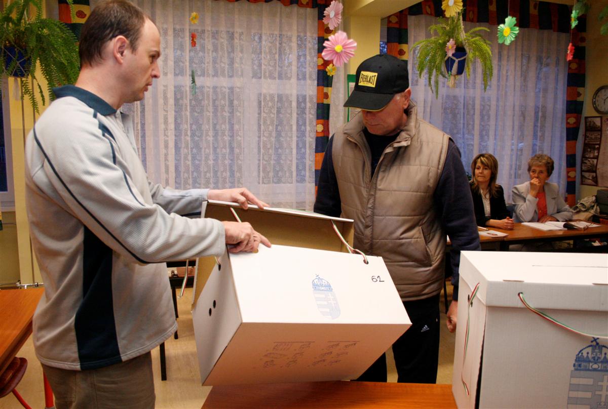 szavazas2010_0411_2.jpg