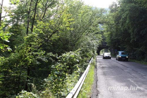 0008_lilla_alagut_szalloval_1.jpg