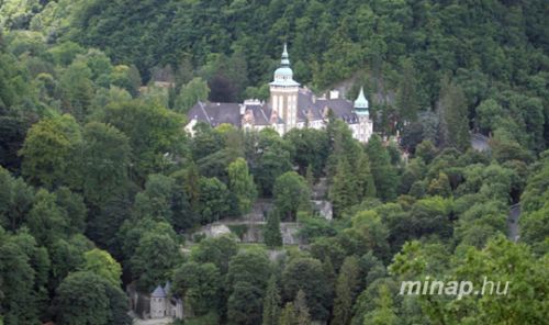 0008_palotaszallo.jpg
