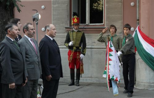 aradi-vertanuk-111006ml_6.jpg