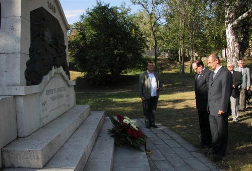 arvizi-emlekmu_120831ml_12.jpg