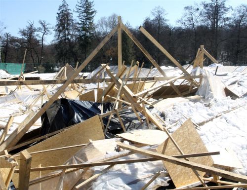 asatas_tapolca_beszakadt_teto_130320_ja.jpg