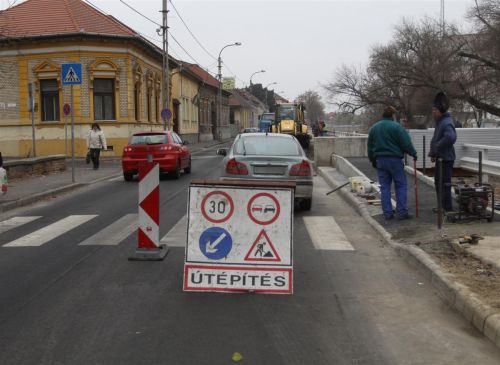aszfaltozas_petofi_111130_ja_3.jpg