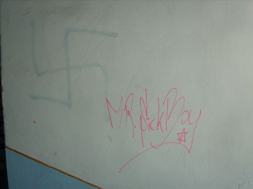avasifirkalo120604_csl2.jpg