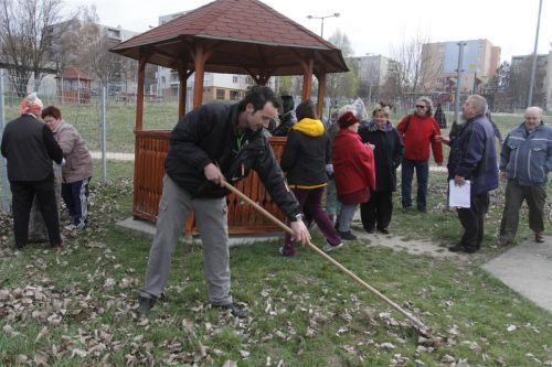 avasteto120331_ja2.jpg