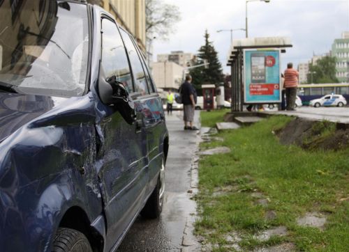 baleset_busz_dozsa_130507_ja_3.jpg
