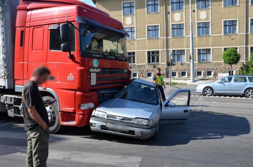 baleset_kamion_snk_130704_fkcs_1.jpg