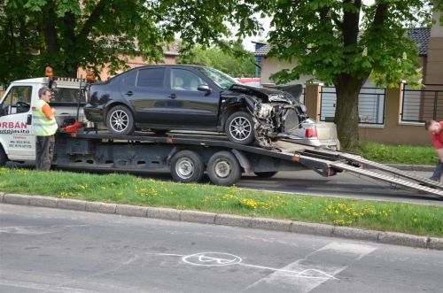 baleset_tuzolto_auto_130430_fkcs_4.jpg