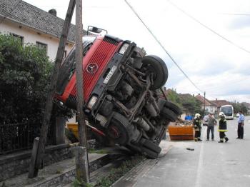beszakadt_ut1.jpg
