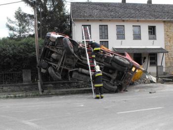 beszakadt_ut4.jpg