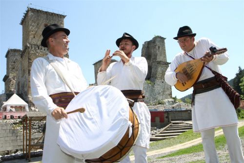 borsodi_fono_sajtotajekoztato_130703ml_01.jpg