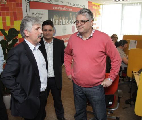 callcenter-vodafon-120222ml_03.jpg