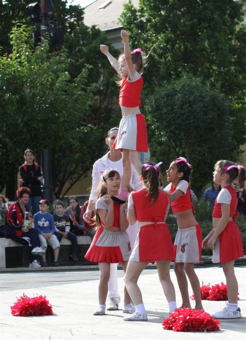 cheerleadiing-120525ml_04.jpg
