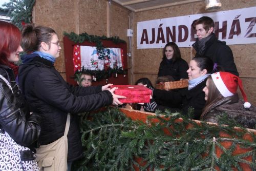 civil_karacsony_111210_ja_9.jpg