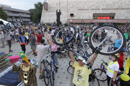 critical-mass-110922ml_21.jpg