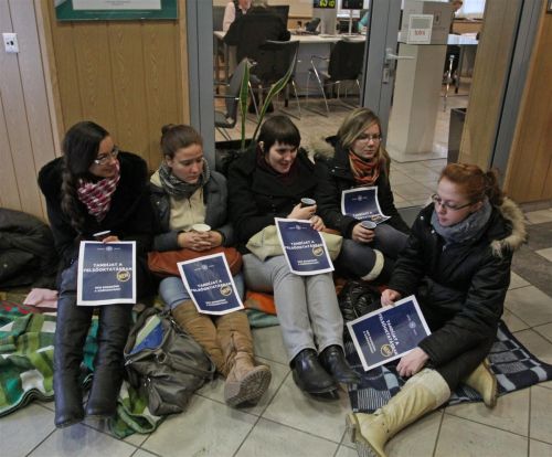 egyetemistak_kormanyablak_121211_ja_11.jpg