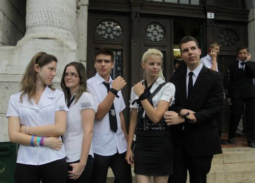 foldes_diakok_fekete_szalag_120622_ja_1.jpg