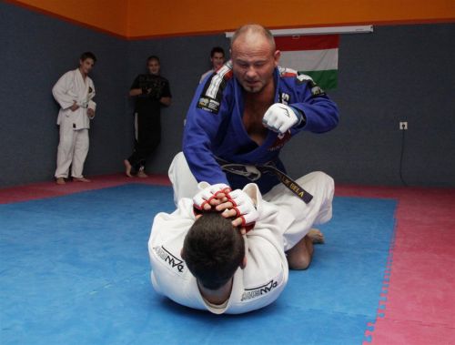 grappling-111107ml_09.jpg