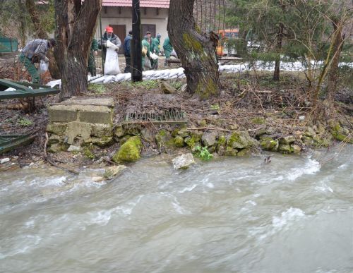 homokzsak_pakolas_alsohamorban_polgmesterrel_0403_fkcs.jpg