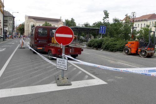 hosok_tere_buszmegallo_120713_ja_1.jpg