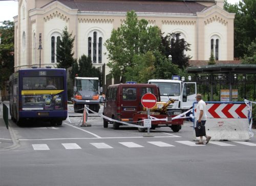 hosok_tere_buszmegallo_120713_ja_3.jpg