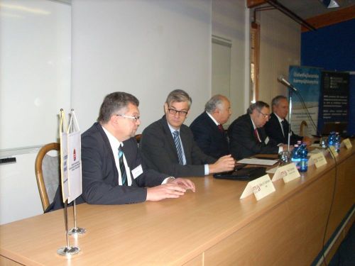 infekonferencia121122_csl2.jpg