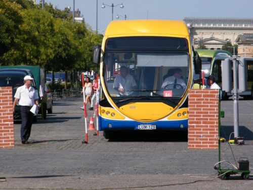 jarmuvezetoverseny_busz.jpg