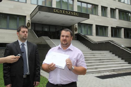 jobbik_sajtaj_100608_ja.jpg