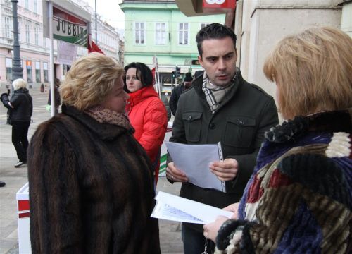 jobbik_vona_alairas_130205ml_19.jpg