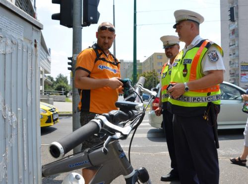 kerekparos_ellenorzes_130718_fkcs.jpg