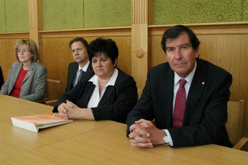 kinaiak-megyehaza-120309ml_04.jpg