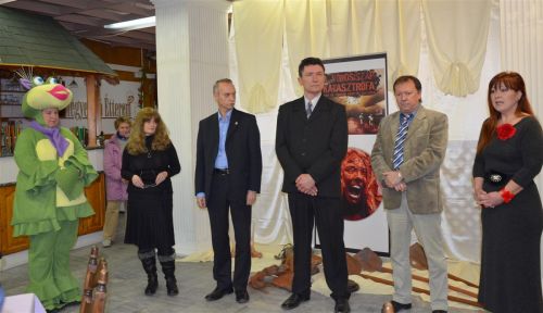 kolontar_kiallitas_megyebiroban_130221_fkcs_4.jpg